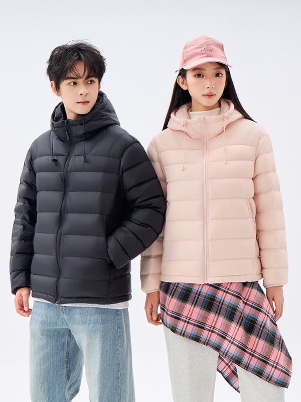 Geacă de puf cu glugă din nylon, umplutură din puf de gâscă alb 91-95%, croială slim, lungime medie, sezon toamnă 2025