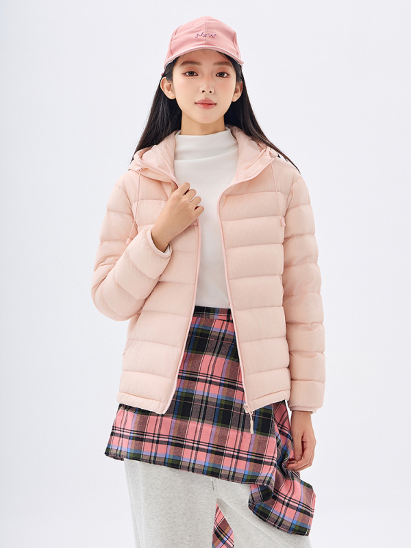 Geacă de puf cu glugă din nylon, umplutură din puf de gâscă alb 91-95%, croială slim, lungime medie, sezon toamnă 2025