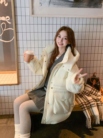 Palton damă cu puf de rață, guler înalt, lungime medie-lungă (65–80 cm), nylon tafta material, conținut puf 56–60%