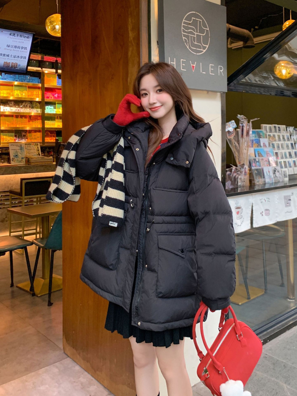 Palton damă cu puf de rață, guler înalt, lungime medie-lungă (65–80 cm), nylon tafta material, conținut puf 56–60%