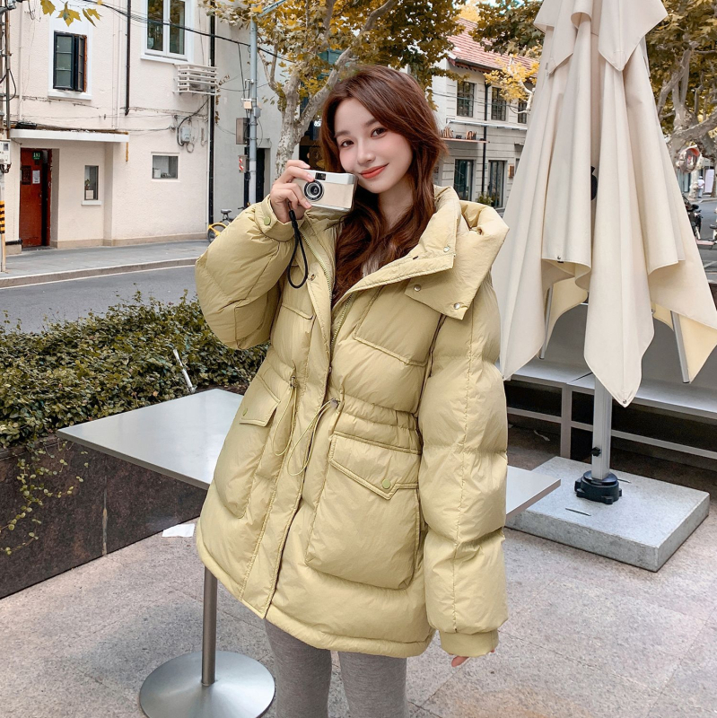 Palton damă cu puf de rață, guler înalt, lungime medie-lungă (65–80 cm), nylon tafta material, conținut puf 56–60%