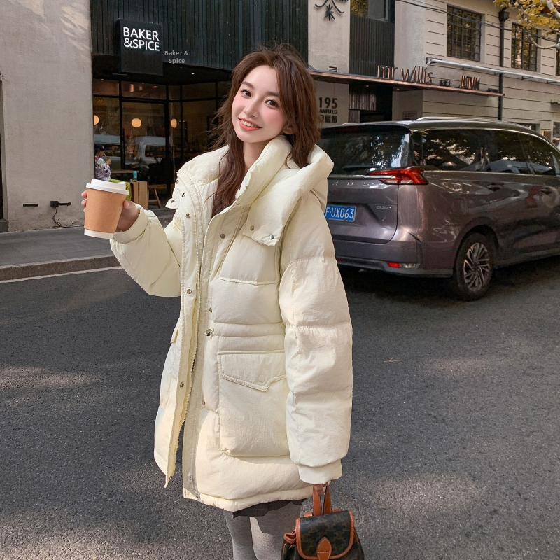 Palton damă cu puf de rață, guler înalt, lungime medie-lungă (65–80 cm), nylon tafta material, conținut puf 56–60%