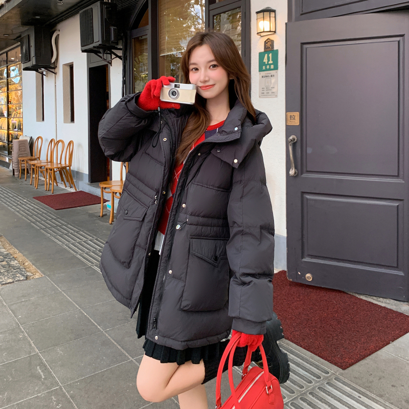 Palton damă cu puf de rață, guler înalt, lungime medie-lungă (65–80 cm), nylon tafta material, conținut puf 56–60%