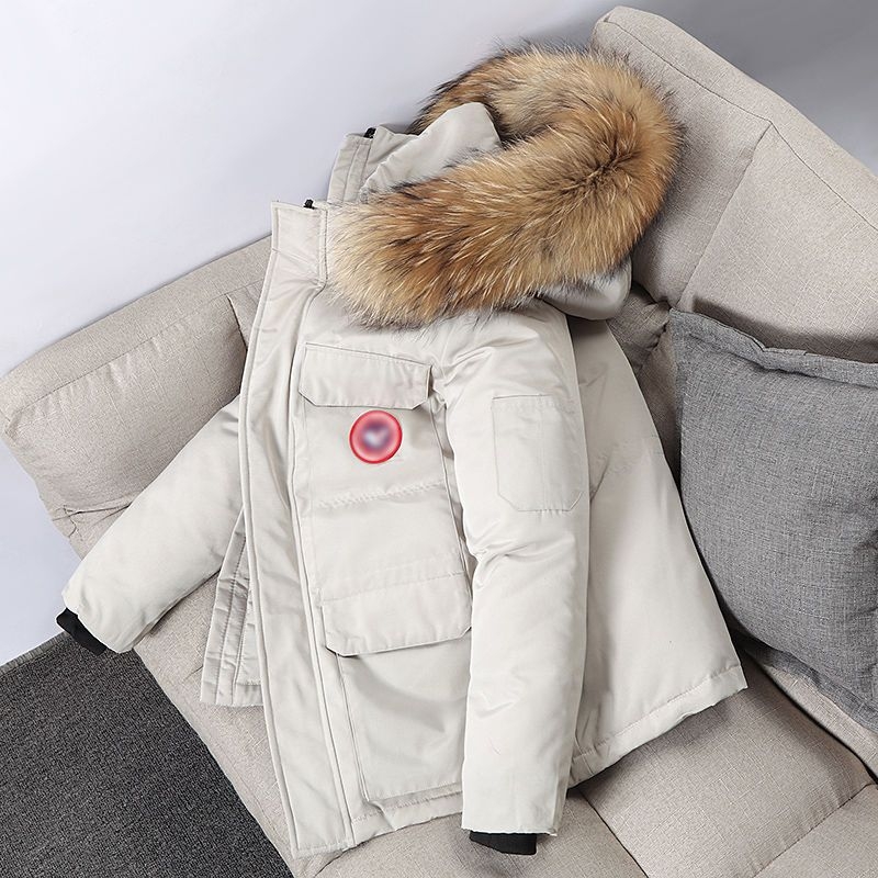 Muška down jakna u američkom stilu, s kapuljačom, produženi kroj, punjena bijelim guščjim downom, udio downa 81–85%, puhavost 550, zaštita od hladnoće -5°C do 0°C