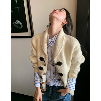 Fair Isle jacquár kardigán, 100% izlandi gyapjú, gallér polo, Mercerizált felület, közepes vastagság, női fazon