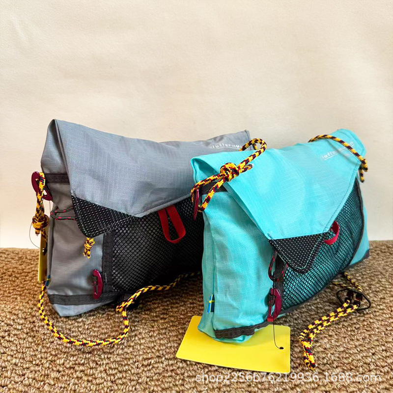 Crossbody sporttáska – 3L kapacitás, nejlon anyag, légáteresztő, vízálló, geometriai mintázat (Anyag: Nylon; Kapacitás: 3L; Légáteresztő; Vízálló; Mintázat: Geometriai)