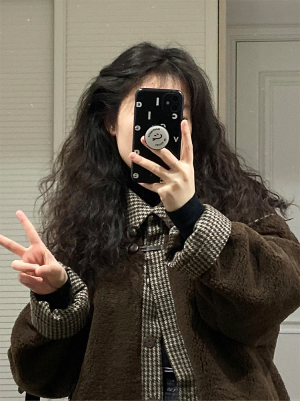 Ženska fleece jakna, slobodan kroj, polo ovratnik, debeli materijal, zatvarač na jedan gumb