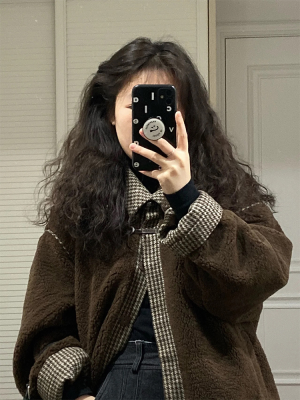 Ženska fleece jakna, slobodan kroj, polo ovratnik, debeli materijal, zatvarač na jedan gumb