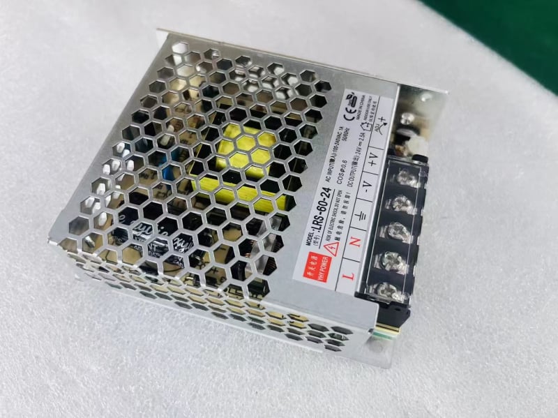 24V DC prepínaný napájací zdroj, 60-500W, IP21, pevná montáž, 90% účinnosť