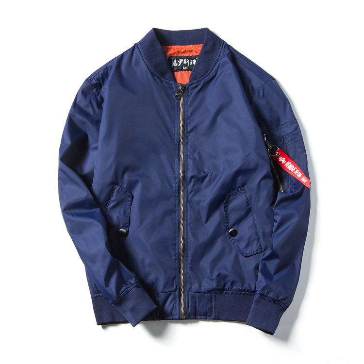 MA1 bomber jakna, opušten kroj, zatvarač na zip, ovratnik stila odijela, raglan rukavi, prozračna i vodootporna