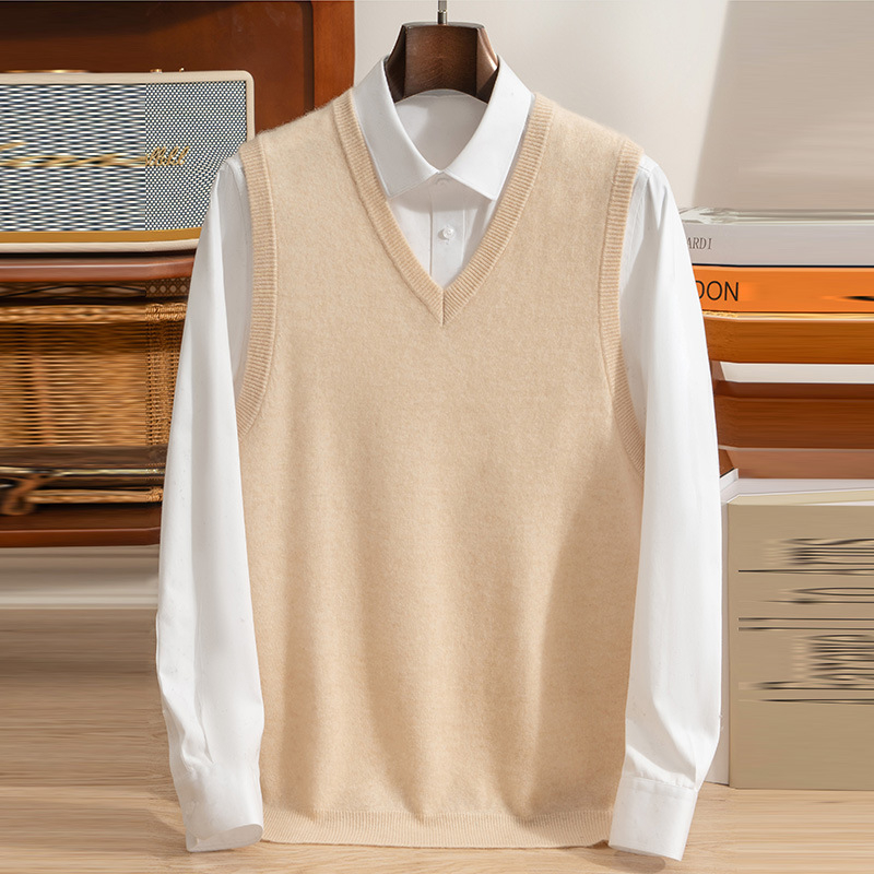 Férfi kasmír ujjatlan mellény álló gallérral, egy sor gombbal záródó, lazább szabású, 30-35% kasmír