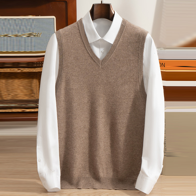 Férfi kasmír ujjatlan mellény álló gallérral, egy sor gombbal záródó, lazább szabású, 30-35% kasmír