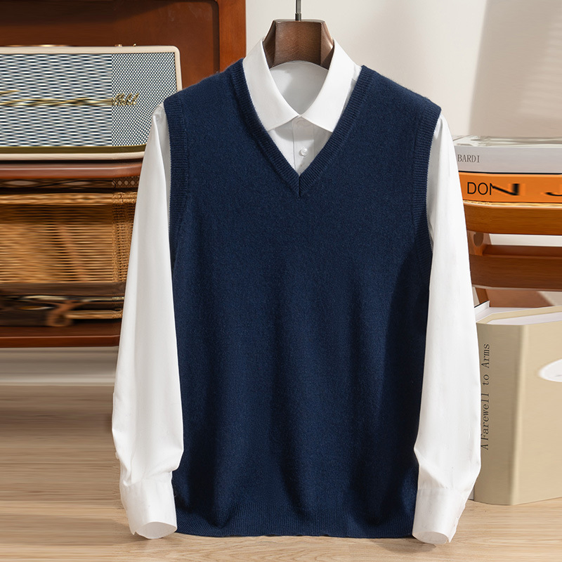 Férfi kasmír ujjatlan mellény álló gallérral, egy sor gombbal záródó, lazább szabású, 30-35% kasmír