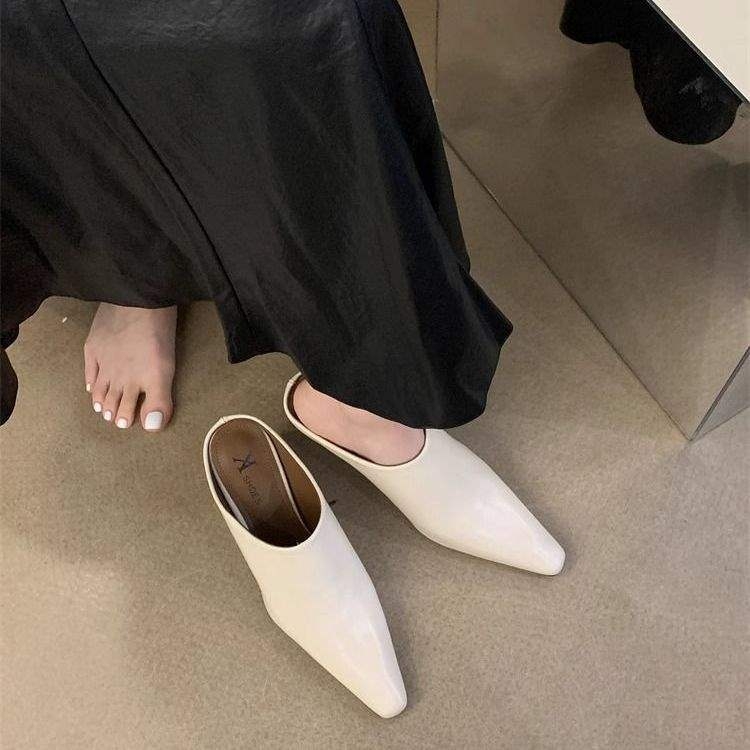 Korejskog stila mule s PU gornjim dijelom, mekanim, četvrtasti vrh, niski nagib potplata, gumena potplata, debljina potplata 0-3 cm