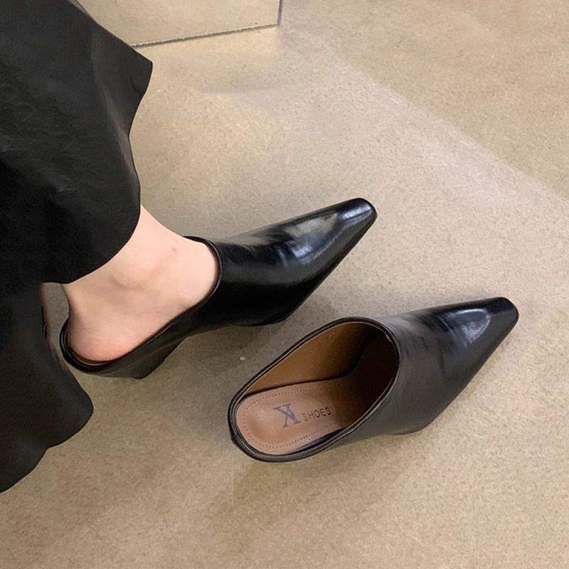 Korejskog stila mule s PU gornjim dijelom, mekanim, četvrtasti vrh, niski nagib potplata, gumena potplata, debljina potplata 0-3 cm