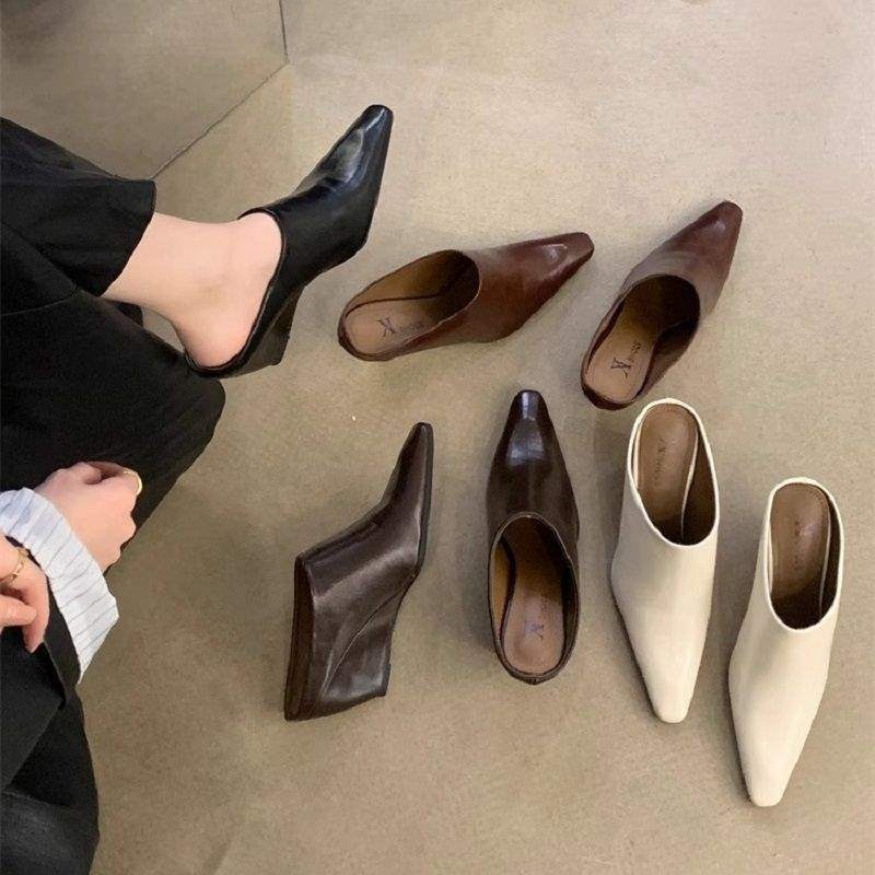 Korejskog stila mule s PU gornjim dijelom, mekanim, četvrtasti vrh, niski nagib potplata, gumena potplata, debljina potplata 0-3 cm