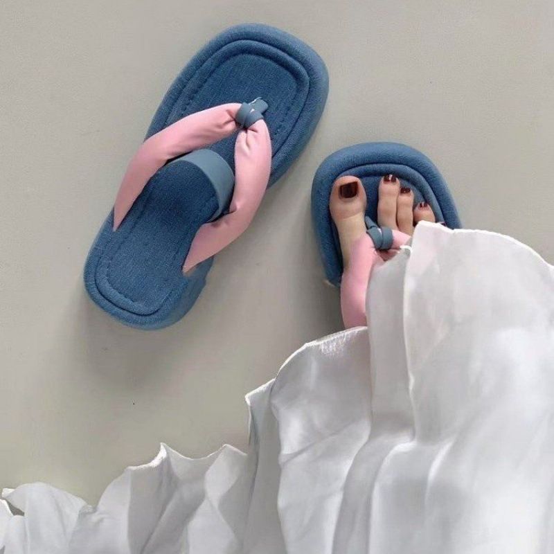 Platformos vastag talpú papucs, klínes sarokkal, nyári casual viselet, Felső: szuper rost, Belső: szarvasbőr, Talp: gumi, Lábujj: kerek, Mintázat: halszálka