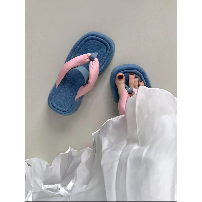 Platformos vastag talpú papucs, klínes sarokkal, nyári casual viselet, Felső: szuper rost, Belső: szarvasbőr, Talp: gumi, Lábujj: kerek, Mintázat: halszálka