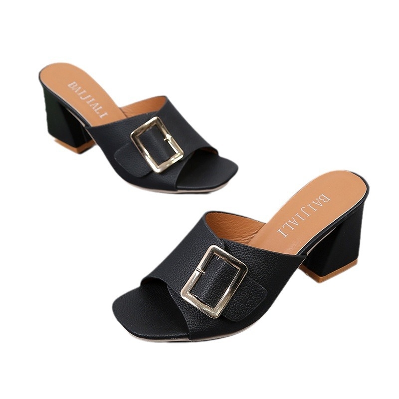 Női magas sarkú szandál egy pánttal és csattal, hal formájú orr, PU felsőrész, gumírozott talp