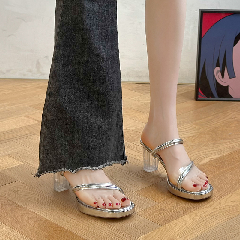 Női magas sarkú szandál, PU felsőrésszel, négyzetes orr, szétválasztott lábujj, gumírozott talp, retro stílus, nyár 2024