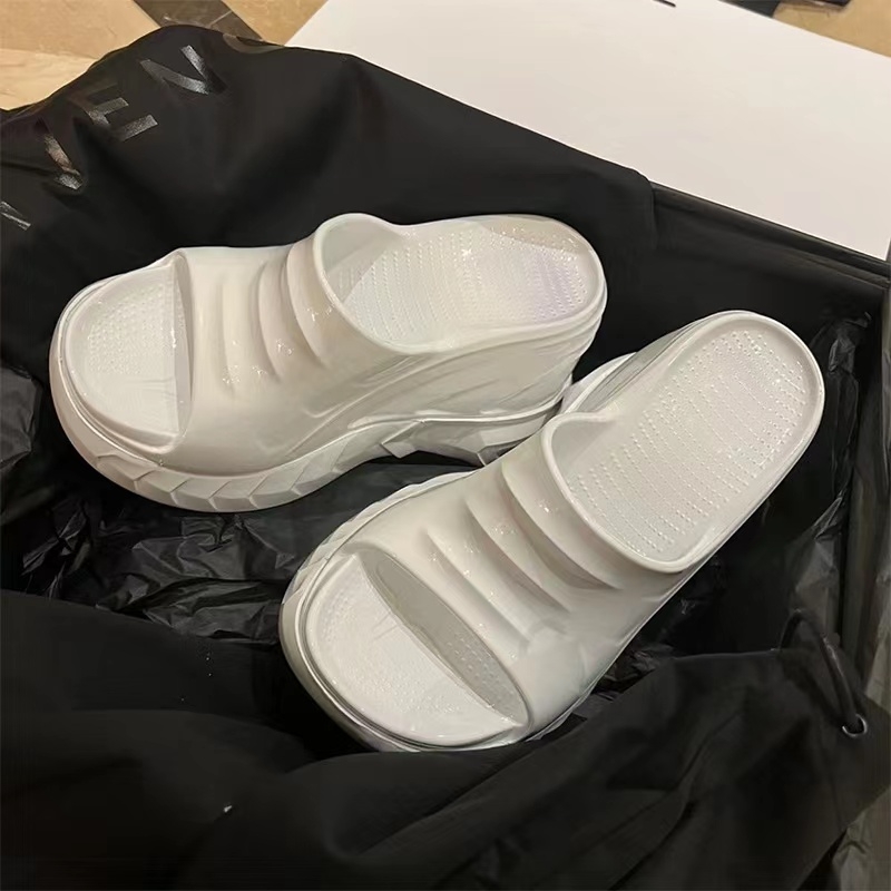 Női vastag talpú szandál egypántos, platformos talppal (PU felső rész, gumi talp, kerek orr, nyár 2025, eredet: Quanzhou, Fujian)