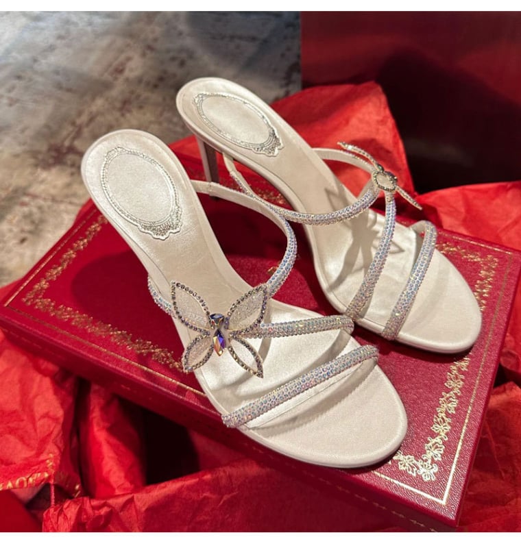 Rhinestone szandálok masnis-keresztezett pántokkal, nyitott orrú, stilettó magas sarkú, mikroszálas felsőrész