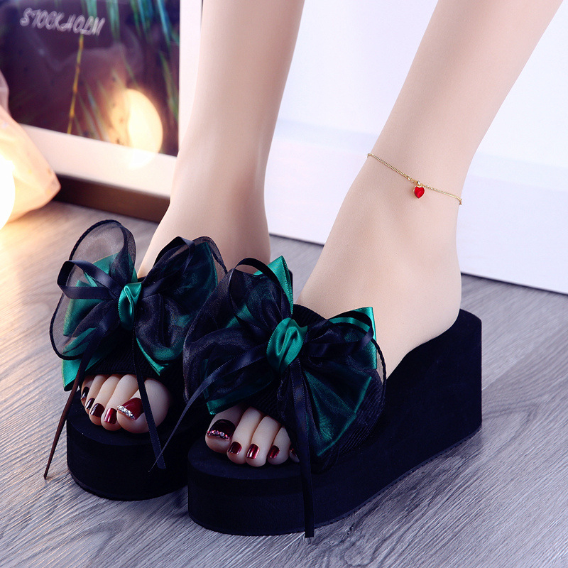 Női nyári szandál masnival, textile felsőrész, buborékos talp, 3–5 cm magas sarkú, csúszásmentes és légáteresztő mindennapi viseletre