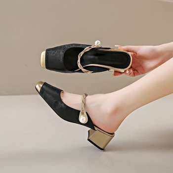 Mary Jane szandálok chunky sarokkal, négyszögletes orral, PU felsőrész, PU bélés, gumi talp — Nyár 2025