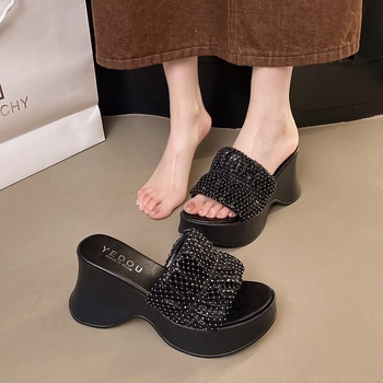 Női kristályos vastag talpú szandál, PU felső rész, gumi talp, kerek orr, nyár 2025, francia stílus