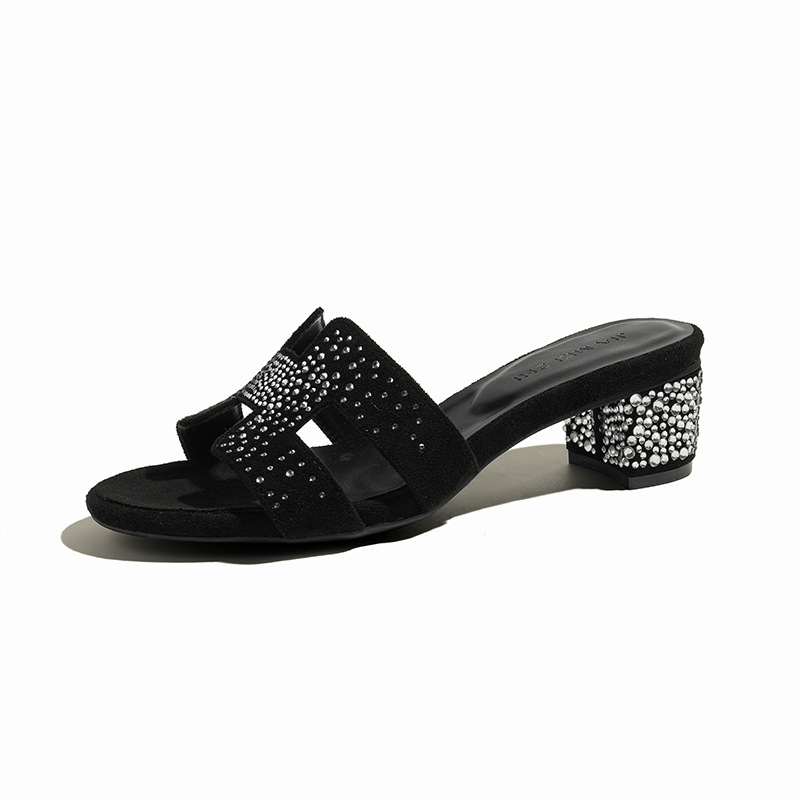 Ženske sandale s visokim petama ukrašene rhinestones, inspirirane gypsophilom; gornji materijal od nubuka ovčje kože; unutarnja mikrovlakna; potplat od gume; okrugli vrh prsta; ljeto 2025