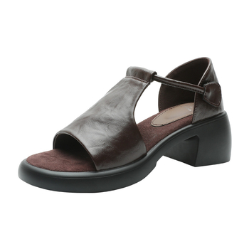 Egy pántos szandál, kerek orr, vastag sarka 3–6 cm, felsőrész: Super Fiber; talp: Rubber