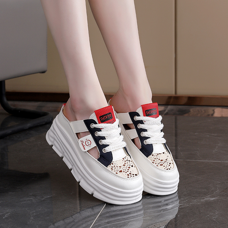 Női lélegző, lyukas felsőjű szandál vastag talppal; felső: mű PU, belső anyag: szuper rost, talp: gumi, orrforma: kerek, tavasz 2025, származás: Wenzhou, Zhejiang