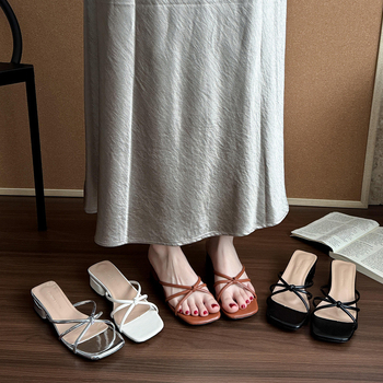 Női szandálok sarkúval, négyszögletes orrú, PU felsőrész, PU belső, gumitalp, 2025 nyár