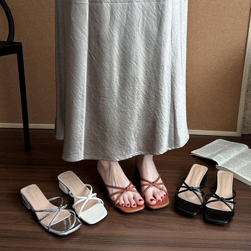 Női szandálok sarkúval, négyszögletes orrú, PU felsőrész, PU belső, gumitalp, 2025 nyár