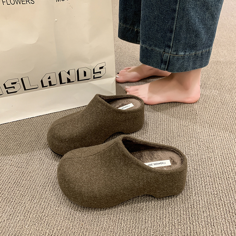 Ženske slip-on papuče s platformom i Baotou prstom, gornja strana nubuk koža, gumeni potplat, unutrašnjost od umjetnog krzna, jesen-zima 2025
