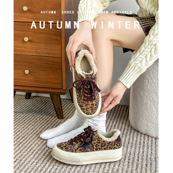 Leopárd mintás platform cipő, velúr felsőrész, fűzőzár, vastag talp