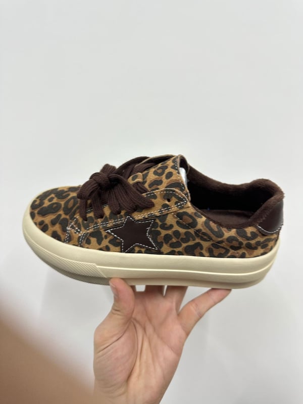 Leopárd mintás platform cipő, velúr felsőrész, fűzőzár, vastag talp