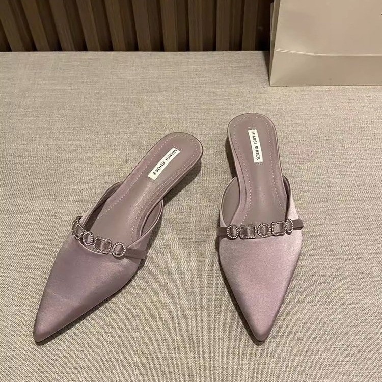 Elegantne ženske papuče s oštrim vrhom, slip-on dizajn, niski klin, gornji dio od svile, gumena potplata