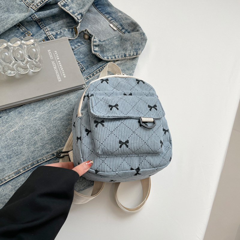 Rucsac cu fundă în stil coreean, design urban minimalist; material nylon; capacitate sub 20L; compatibil cu laptop de 8 inch; primăvara 2025