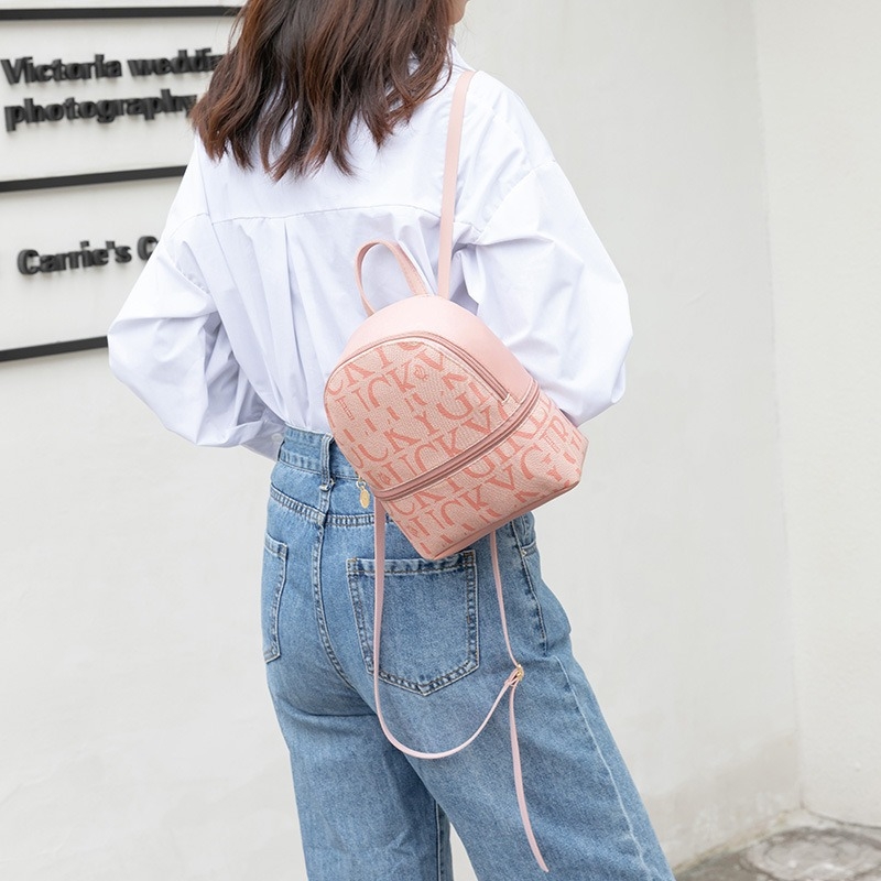 Rucsac PU, stil urban minimalist, închidere cu fermoar, interior fără căptușeală, buzunare pentru telefon și card de identificare, formă 3D