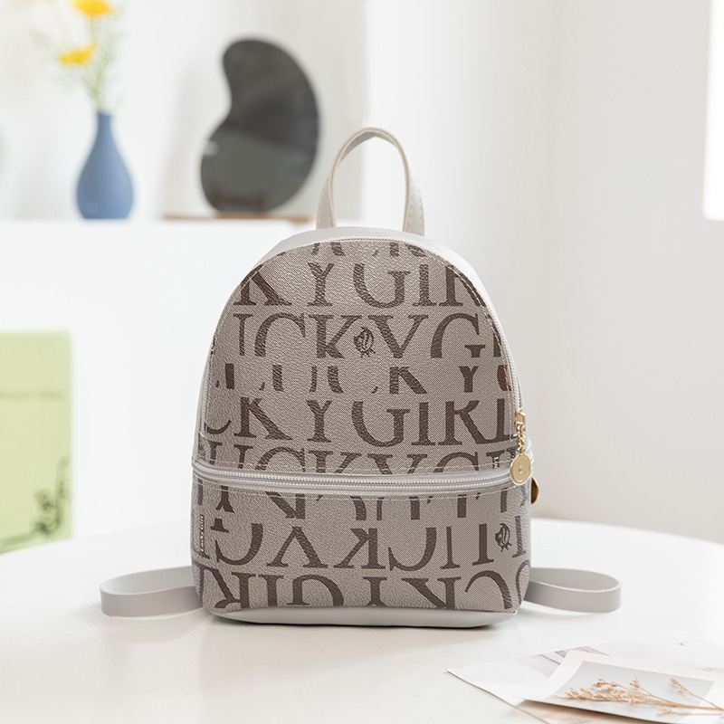 Rucsac PU, stil urban minimalist, închidere cu fermoar, interior fără căptușeală, buzunare pentru telefon și card de identificare, formă 3D
