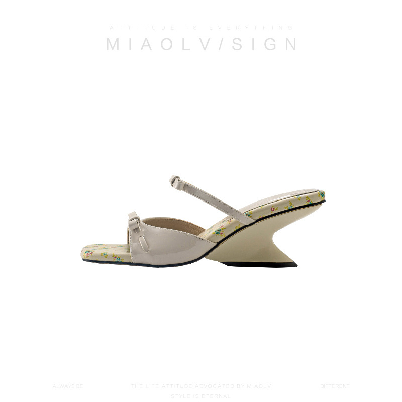 Sandale wedges în stil coreean, suprafață mată, vârf rotund, curea cu fundă, talpă din cauciuc, căptușeală din piele artificială (Toamnă 2024)