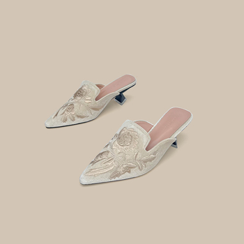 Izšivene velur mule s srednjom visinom potpetice, špičast nos, vintage slip-on