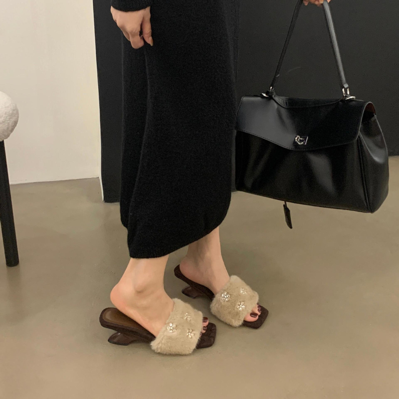 Slip-on cipele od velura s kvadratnim vrhom, jesen 2025, na skladištu, šifra AiL C22-8