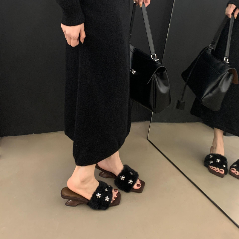 Slip-on cipele od velura s kvadratnim vrhom, jesen 2025, na skladištu, šifra AiL C22-8