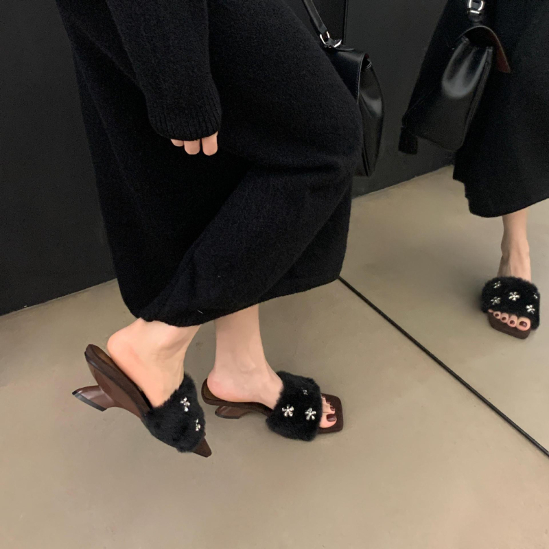 Slip-on cipele od velura s kvadratnim vrhom, jesen 2025, na skladištu, šifra AiL C22-8
