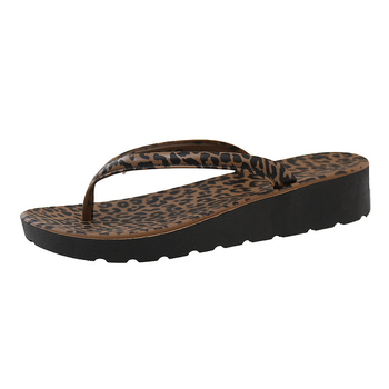 Șlapi femei leopard print, talpă înclinată (wedged), suprafața din plastic, talpă PVC, fără căptușeală