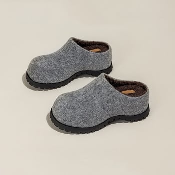 Női vastag talpú magasságot növelő, zárt orrú kötött papucs, gyapjú felsőrész, műszőrmés belső, gumitalp