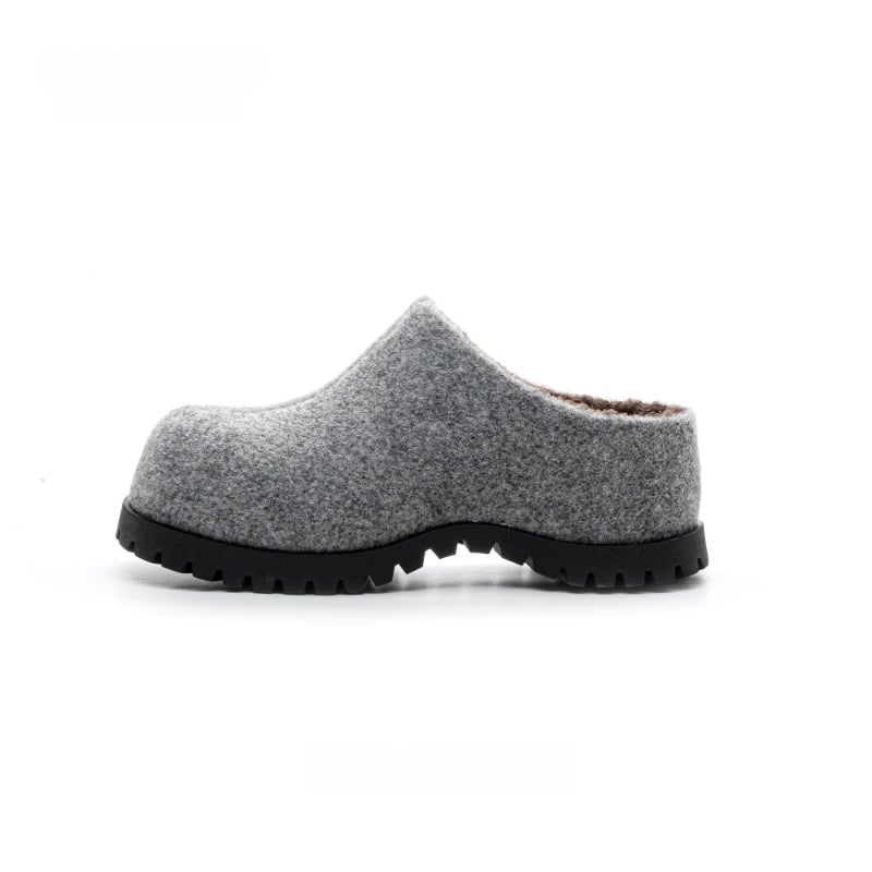 Női vastag talpú magasságot növelő, zárt orrú kötött papucs, gyapjú felsőrész, műszőrmés belső, gumitalp