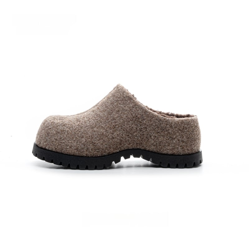 Női vastag talpú magasságot növelő, zárt orrú kötött papucs, gyapjú felsőrész, műszőrmés belső, gumitalp